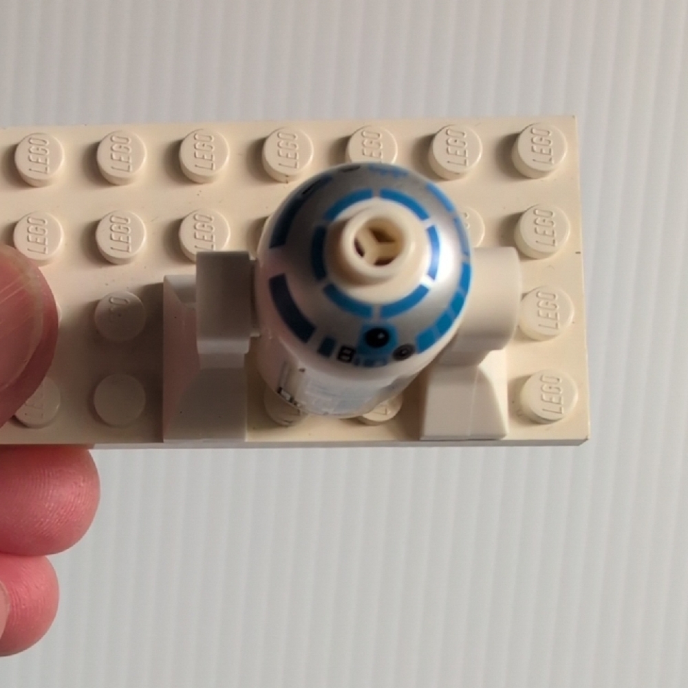 LEGO Star Wars R2-D2 Minifigure - Picture 6 of 6